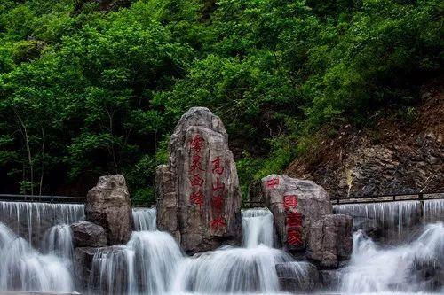 点亮门前灯 过个亮堂年